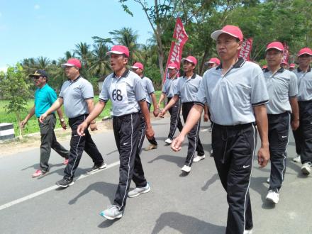 HEBOHNYA GERAK JALAN  KI DEMANG GAYAM BESERTA LEMBAGA DESA